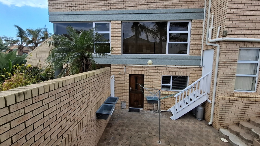 4 Bedroom Property for Sale in Menkenkop Western Cape
